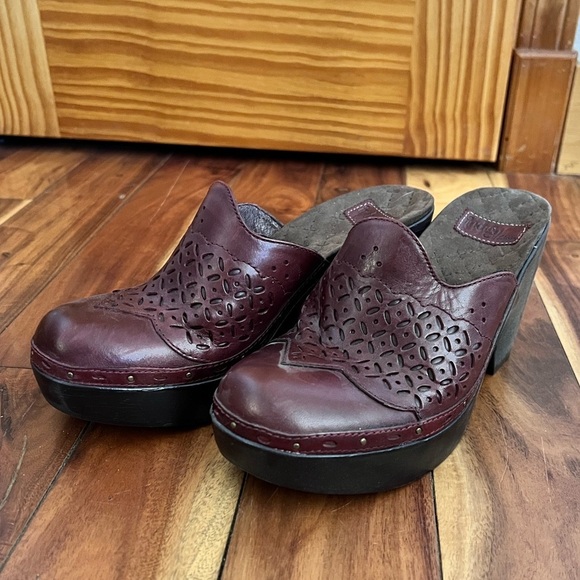Indigo by Clark’s 8.5 Clogs Burgandy Round Toe Boho Comfort Shoe - Picture 2 of 9